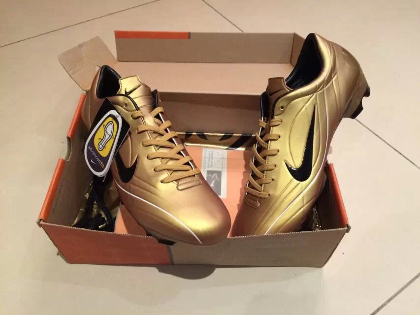 耐克足球鞋刺客纪念款解析,耐克足球鞋刺客进化史