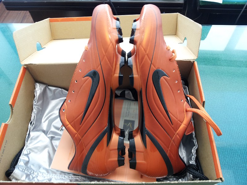 耐克足球鞋刺客纪念款解析,耐克足球鞋刺客进化史