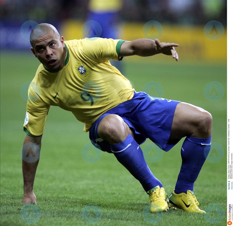 耐克足球鞋刺客纪念款解析,耐克足球鞋刺客进化史