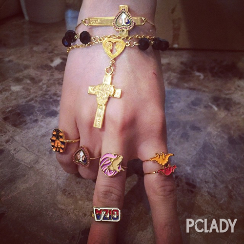 angelababy模仿美少女战士图 (angelababy为小女孩画美少女战士)