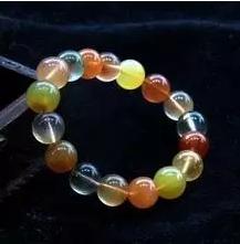 彩色宝石有裂纹是什么原因,宝石里面有裂痕和棉絮怎么回事