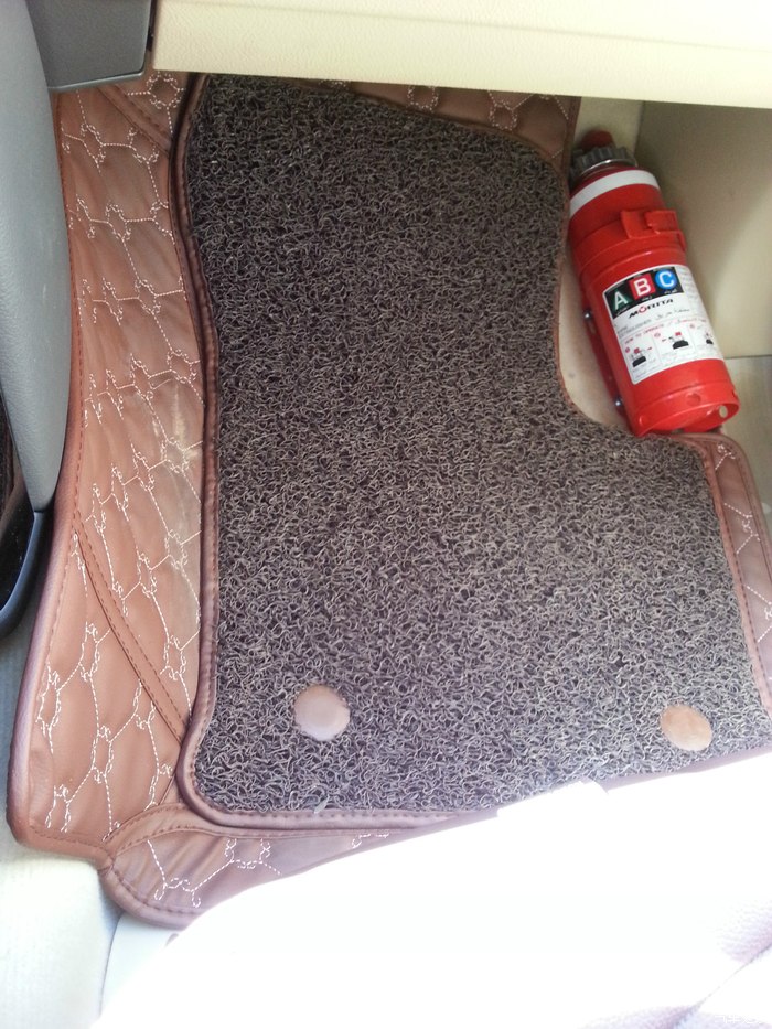 普拉多4000和兰德酷路泽4000油耗,lc250普拉多2.4t百公里油耗