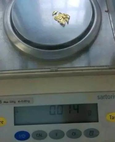 100多元的翡翠手镯是真的吗,20万拿下的翡翠手镯