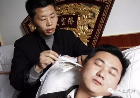 男子去洗浴中心染上疾病,男子去洗脚感染脚气