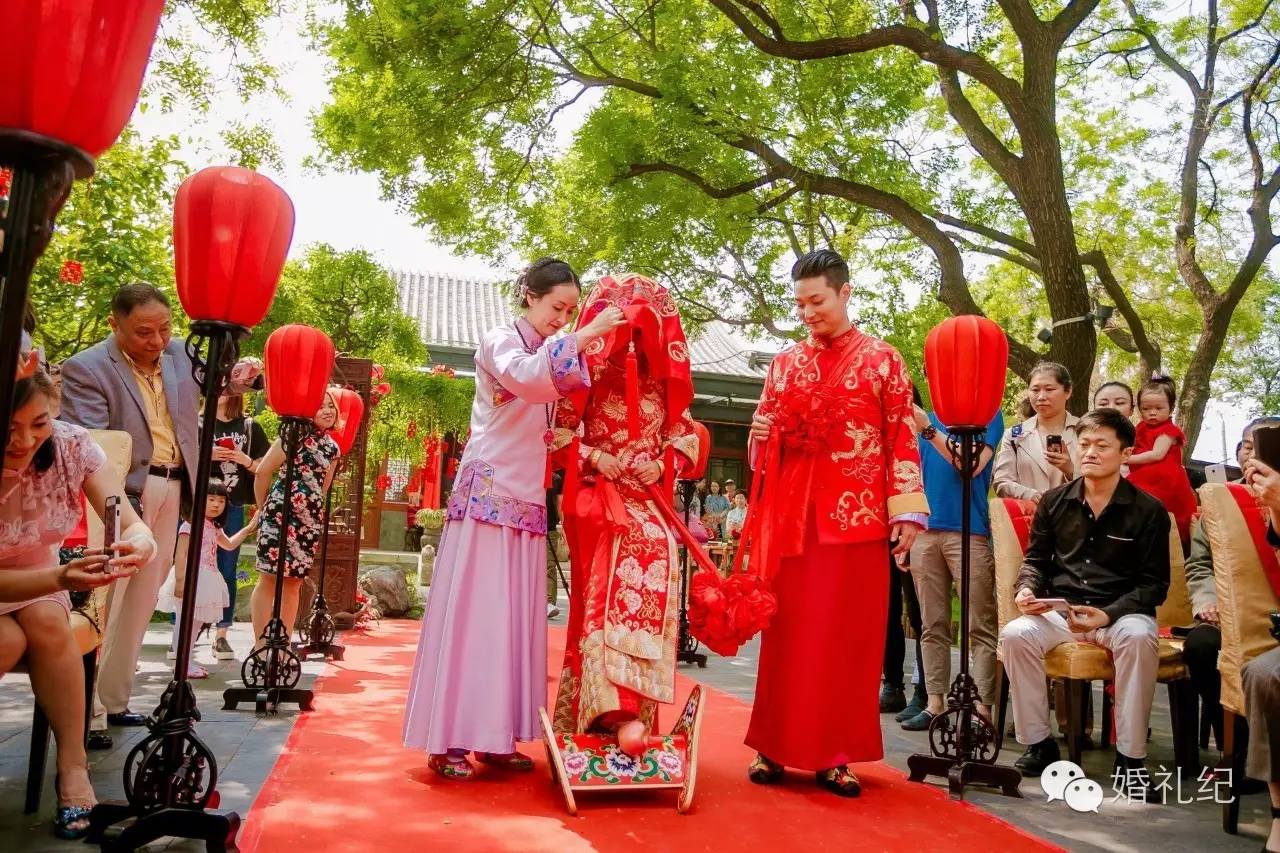 分毫不差按清朝老北京规矩结婚新郎三支箭射向端庄典雅新娘