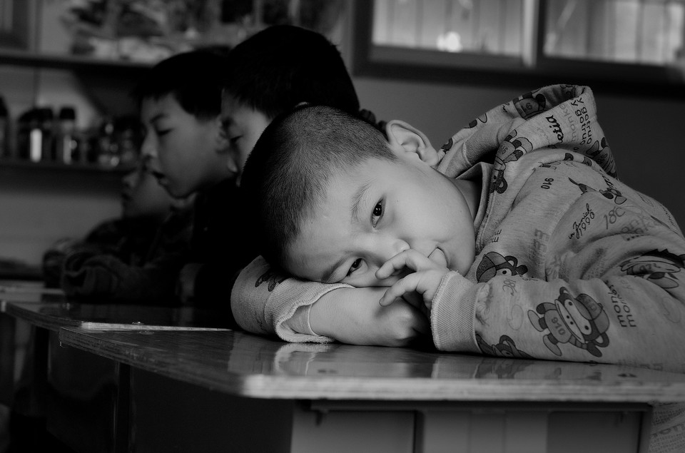 孤独症小朋友怎么治疗,轻中度孤独症儿童能治愈吗