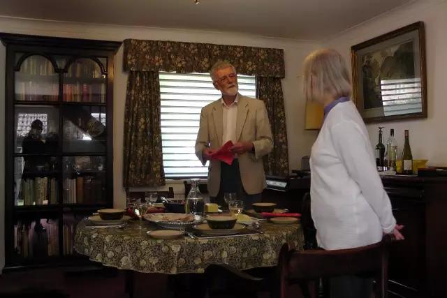 英国老绅士日常,英国绅士和美国嬉皮士