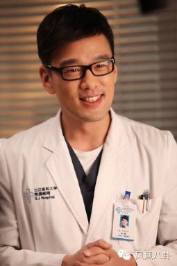 花10万订做西装，收入一半买雪茄！有一种霸道总裁叫做王耀庆