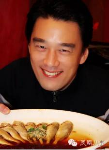 花10万订做西装，收入一半买雪茄！有一种霸道总裁叫做王耀庆