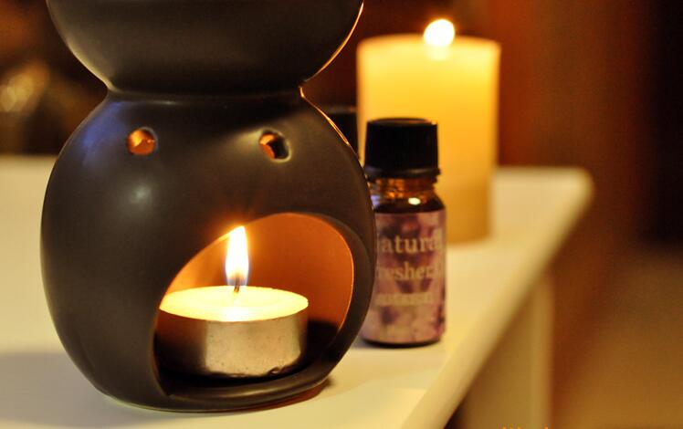 精油的正确使用视频,玫瑰精油的功效与作用及使用方法