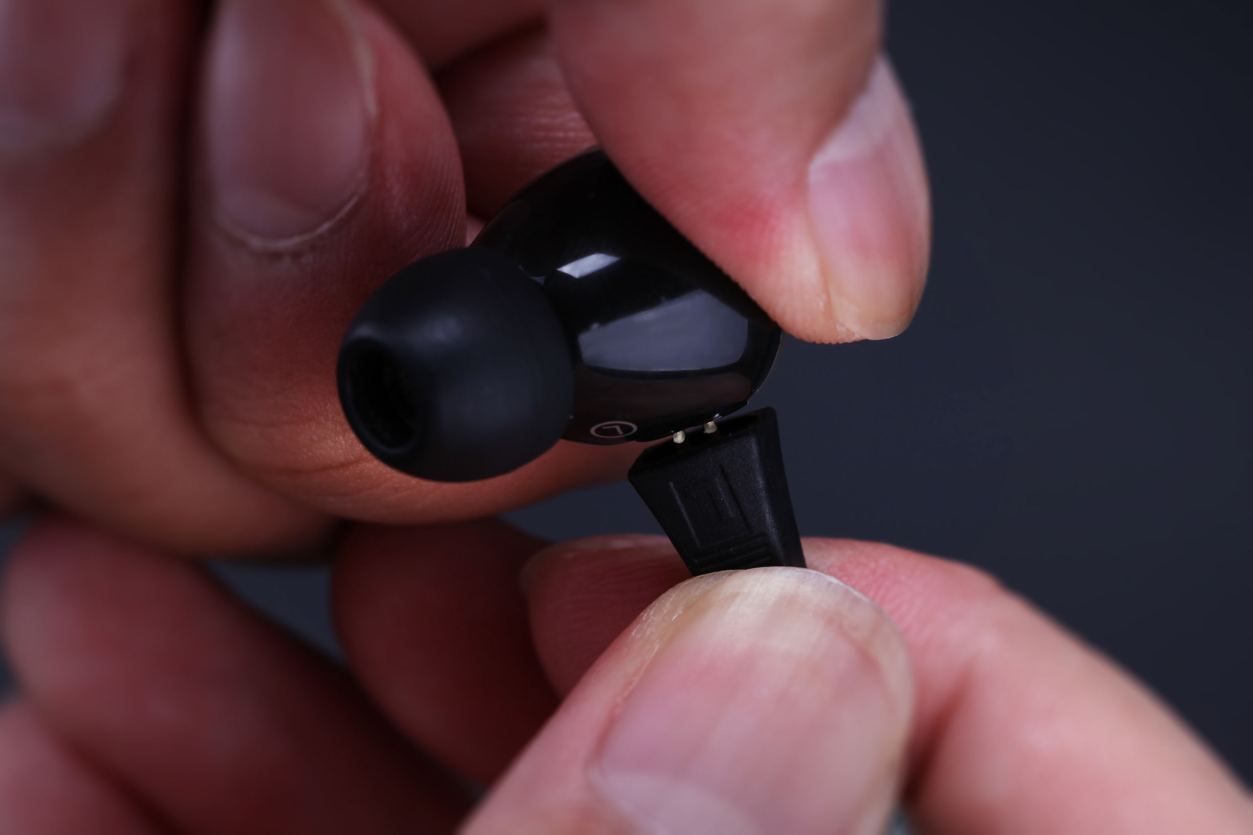 带线的耳机怎么拆卸,拆卸耳机线方法