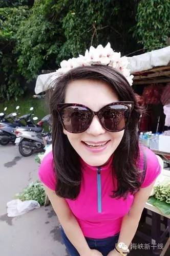 行走两岸看世界，她是来自*疆新**的女主播