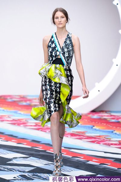 色彩培训班穿衣风格设计,2024荷叶边流行女装