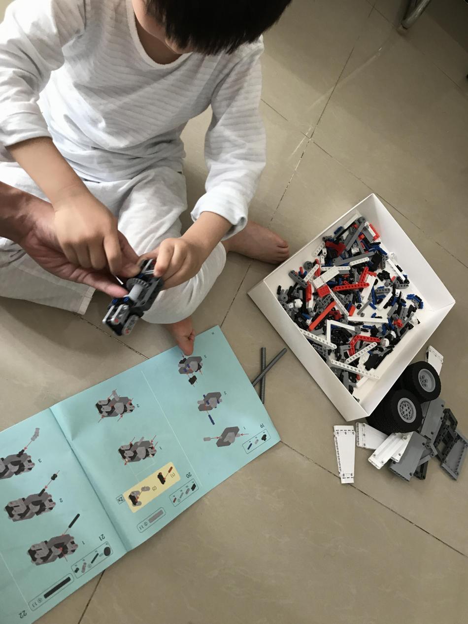 工程车米兔玩具,米兔积木矿山卡车拼装教程