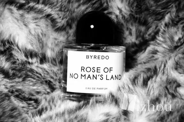 现在的美妆品的名字太太太太少儿不宜了,“一丝不挂”、“事后清晨”、Sex-Proof……