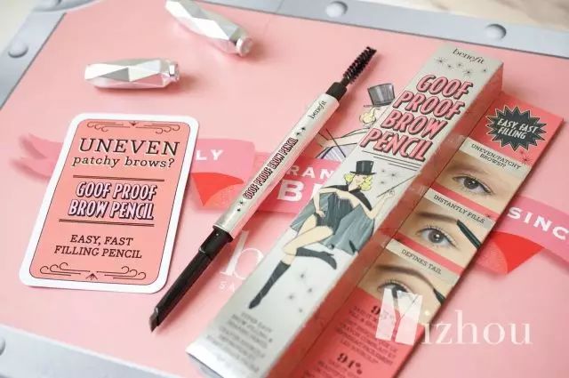 现在的美妆品的名字太太太太少儿不宜了,“一丝不挂”、“事后清晨”、Sex-Proof……