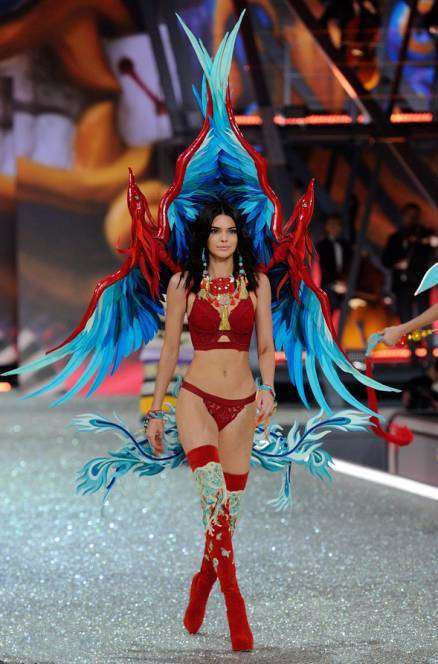 缁村瘑澶х闈㈣瘯妯＄壒,缁村瘑澶х绉诲笀涓婃捣