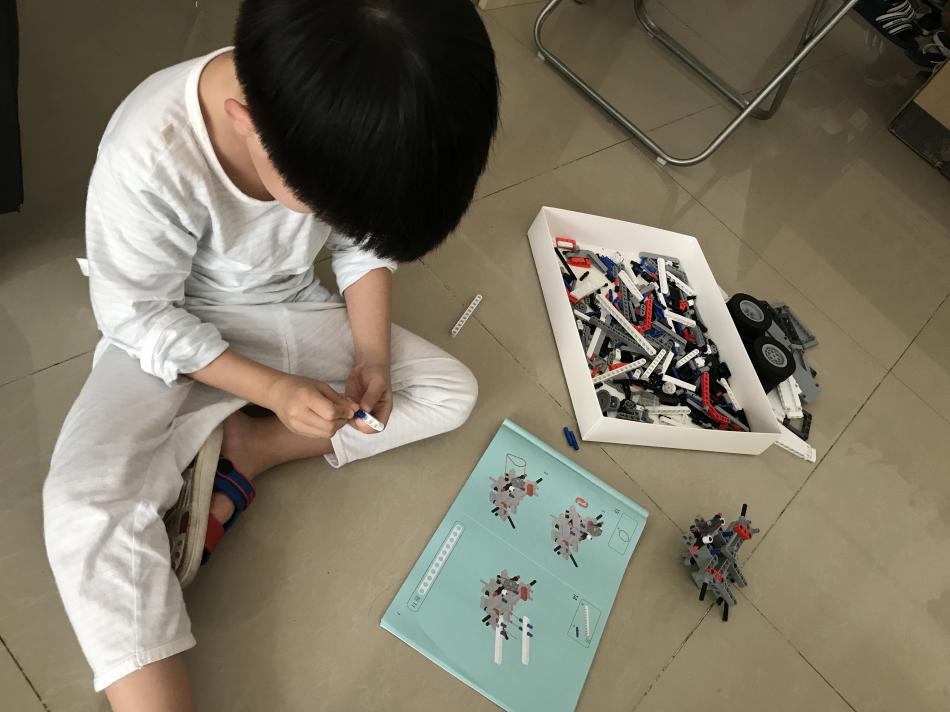 工程车米兔玩具,米兔积木矿山卡车拼装教程