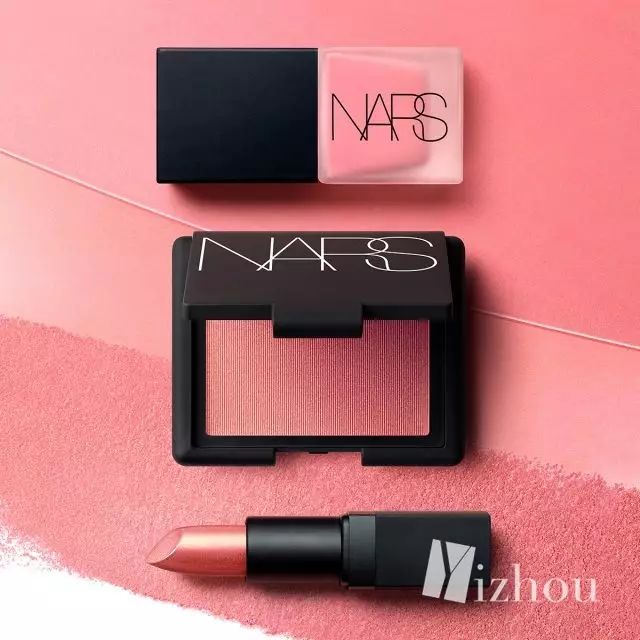 现在的美妆品的名字太太太太少儿不宜了,“一丝不挂”、“事后清晨”、Sex-Proof……