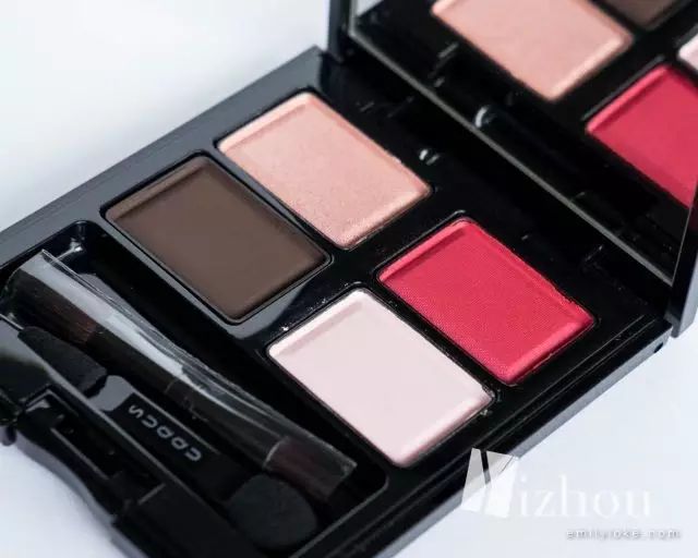 现在的美妆品的名字太太太太少儿不宜了,“一丝不挂”、“事后清晨”、Sex-Proof……