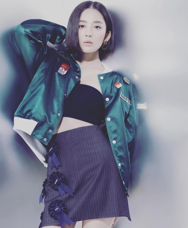 你离娜扎的大长腿，只差了一条高腰裙的距离