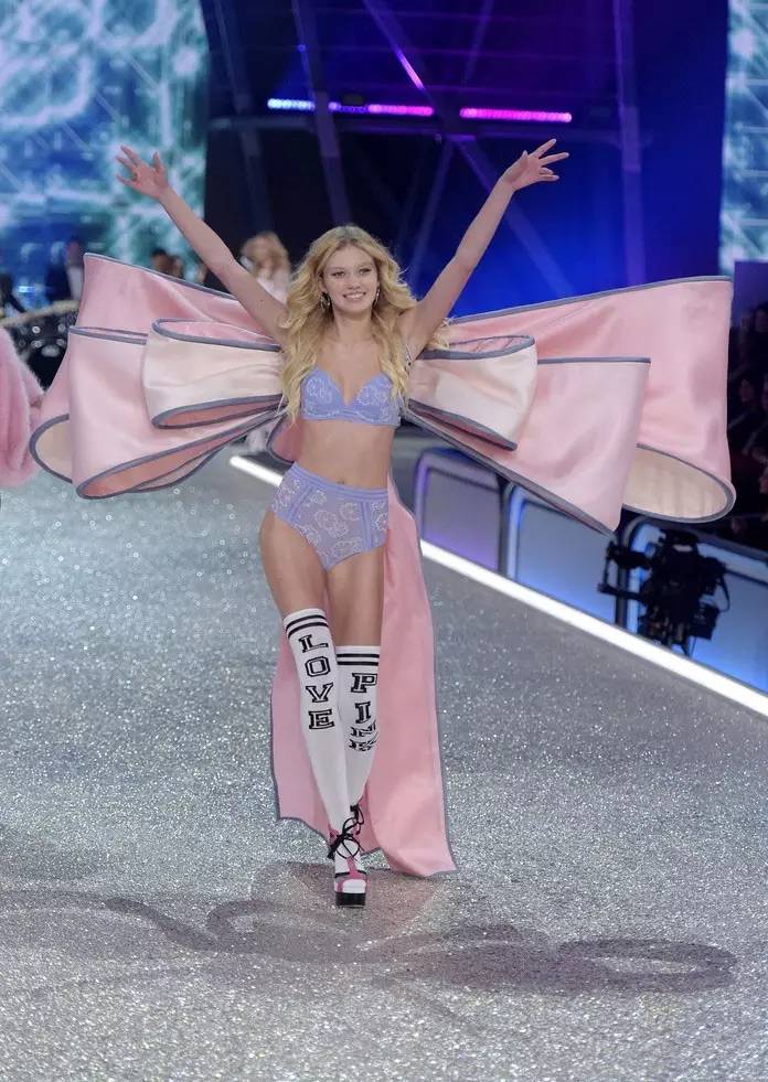 维密秀最震撼的一场俄罗斯超模,2017维密时尚秀现场美照