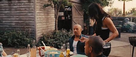 跟老婆蜜月,还和前女友有了孩子!《速8》里范迪塞尔是渣男吗?