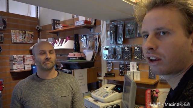 假装双胞胎｜脖子上栓“贞操带”，72小时一起约会睡觉，上厕所！