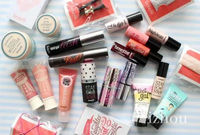 现在的美妆品的名字太太太太少儿不宜了,“一丝不挂”、“事后清晨”、Sex-Proof……