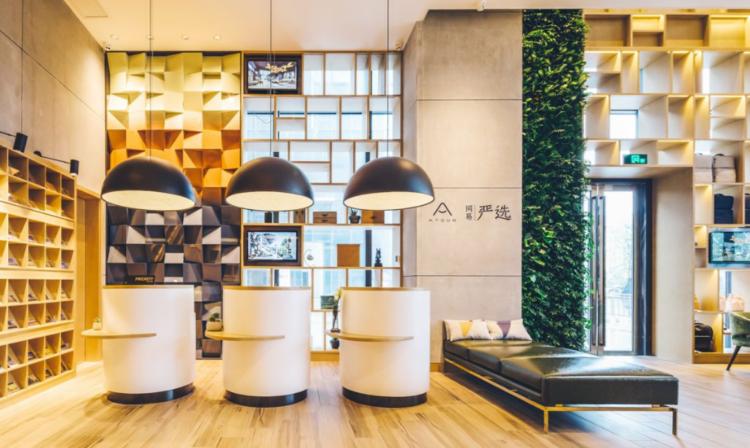 你今天还在爆买的大牌包包、鞋子,其实在国外已经关店倒闭了