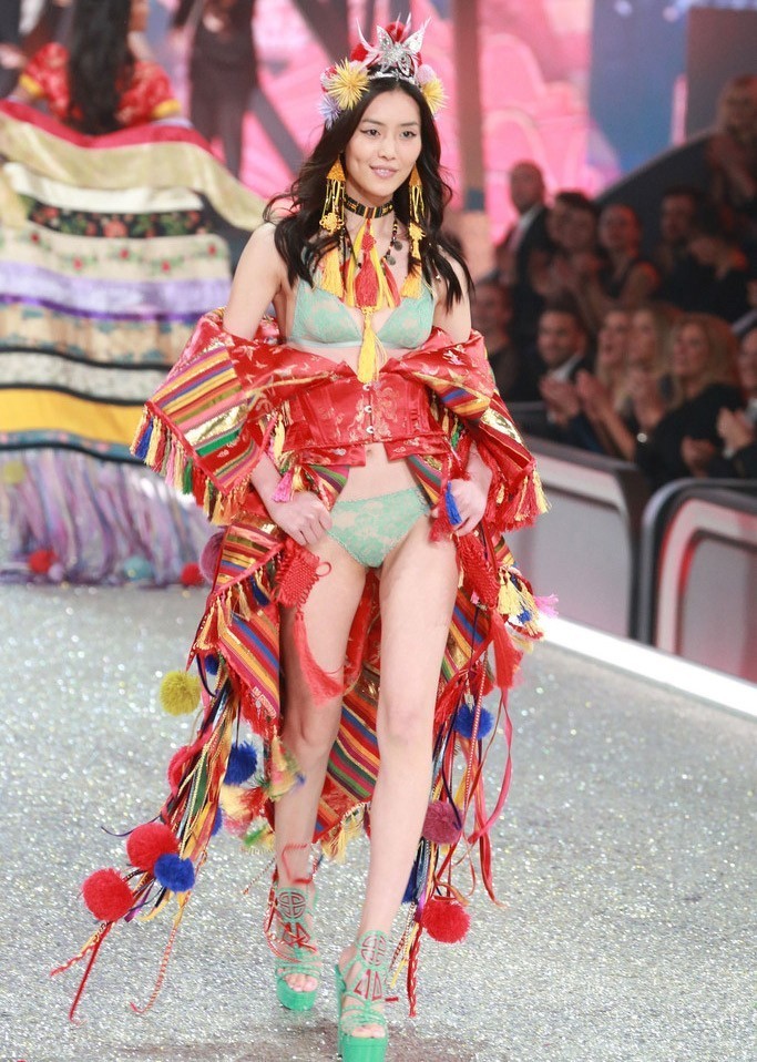 维密秀最震撼的一场俄罗斯超模,2017维密时尚秀现场美照