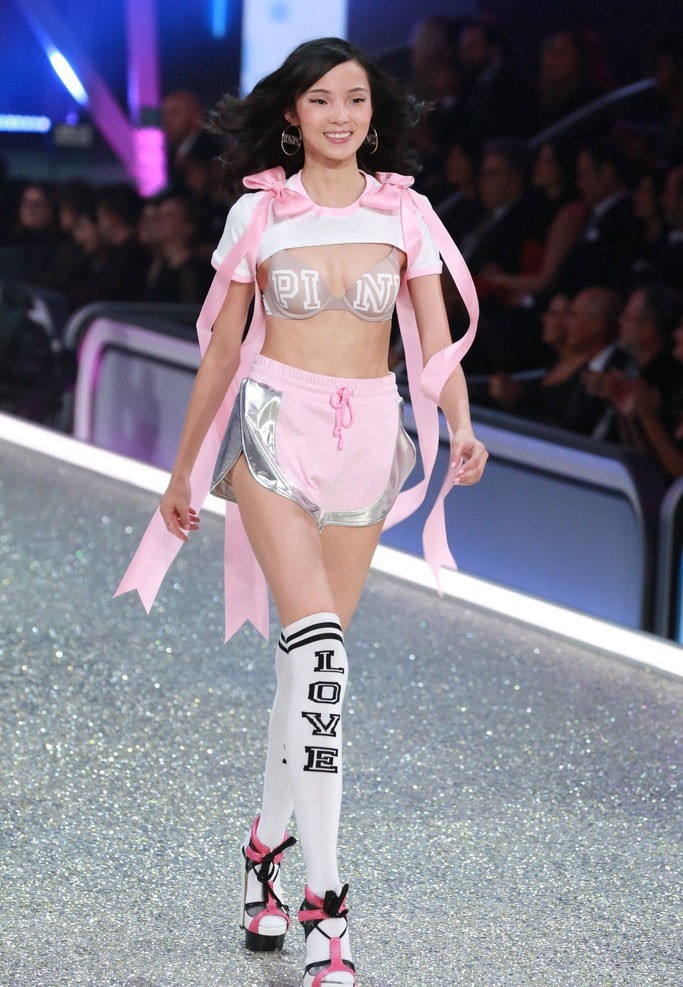 维密秀最震撼的一场俄罗斯超模,2017维密时尚秀现场美照