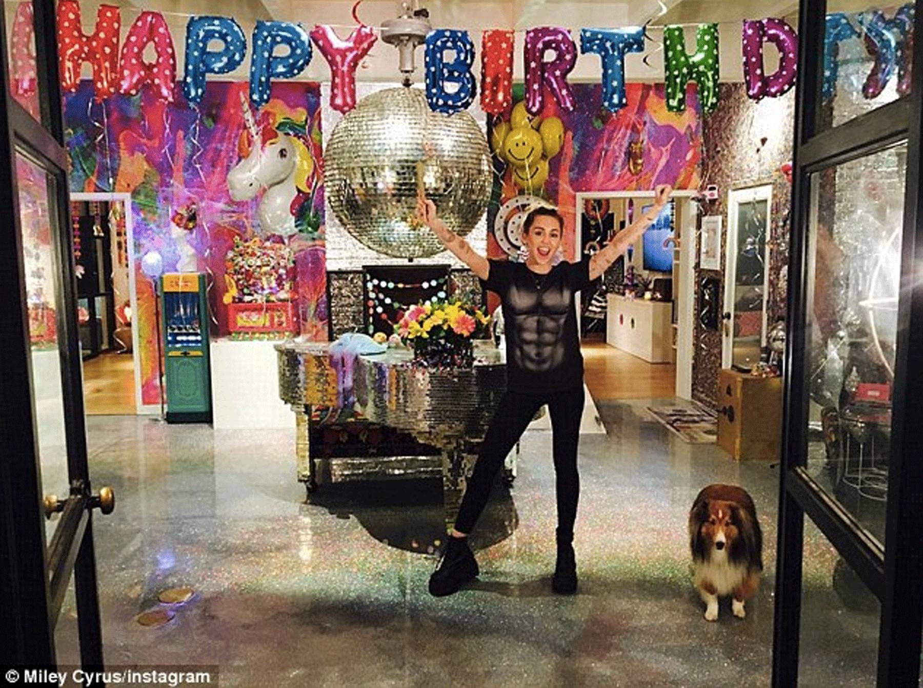 聊八卦看街拍｜水果姐“被分手”上头条，连我都被骗了「11.21-11.27」