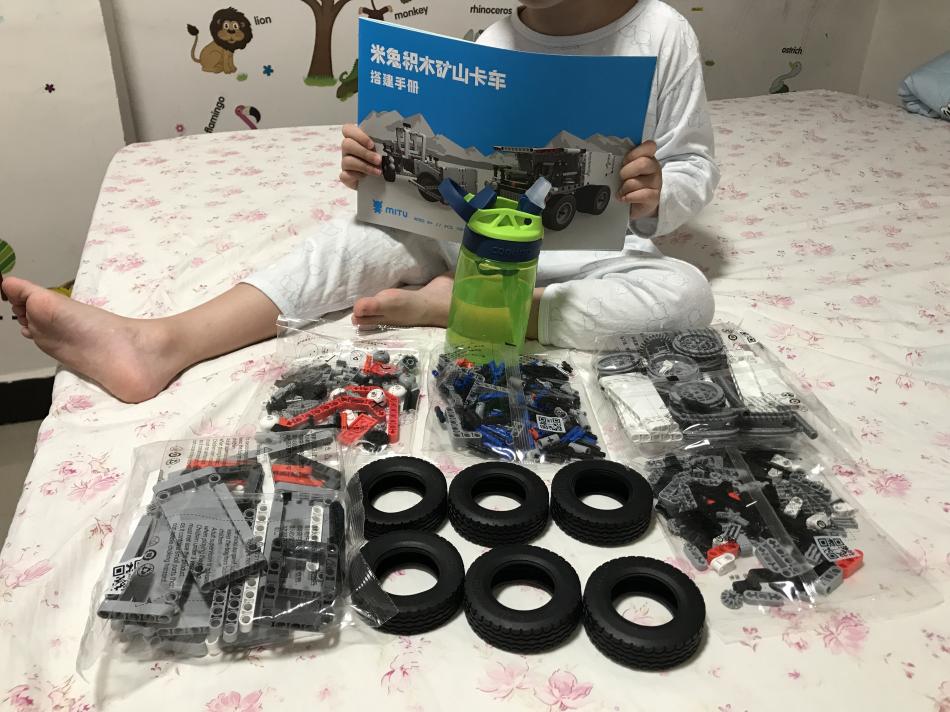 工程车米兔玩具,米兔积木矿山卡车拼装教程