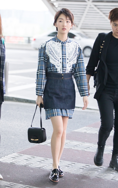 你离娜扎的大长腿，只差了一条高腰裙的距离