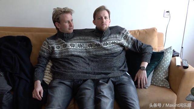 假装双胞胎｜脖子上栓“贞操带”，72小时一起约会睡觉，上厕所！