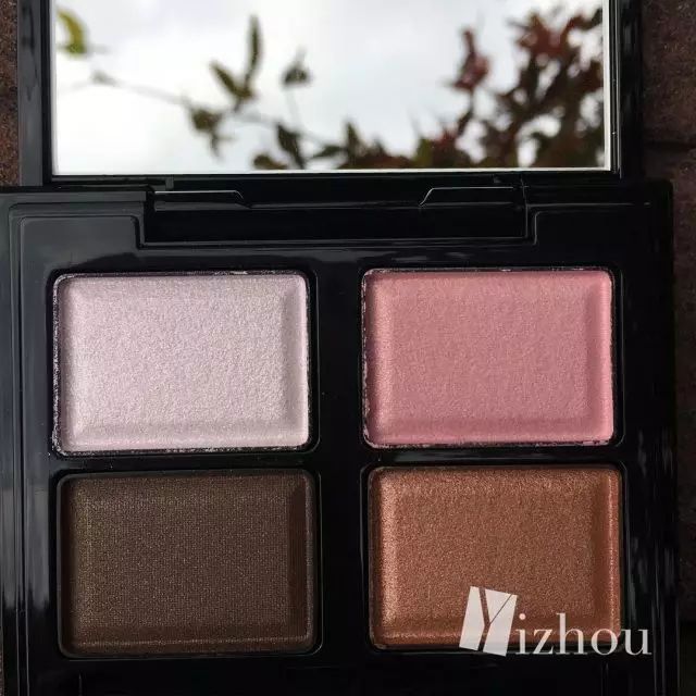 现在的美妆品的名字太太太太少儿不宜了,“一丝不挂”、“事后清晨”、Sex-Proof……