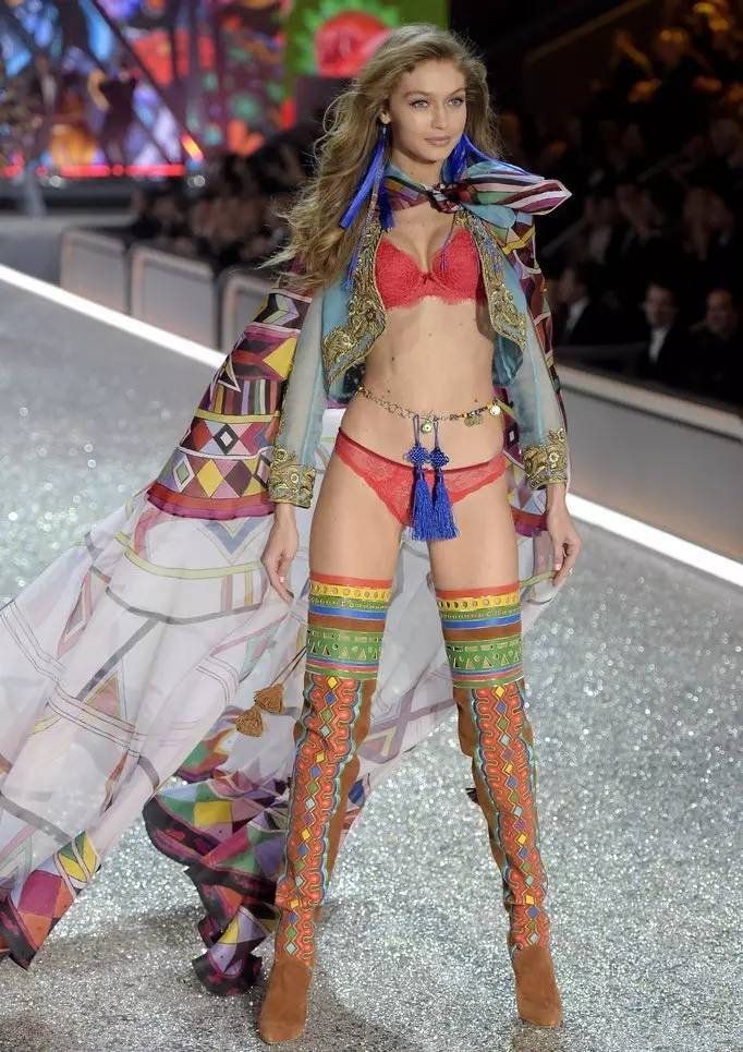 维密秀最震撼的一场俄罗斯超模,2017维密时尚秀现场美照