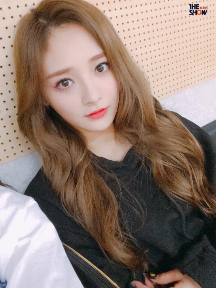 刚出道上综艺被排挤的明星,出道6年零收入遭队内成员霸凌