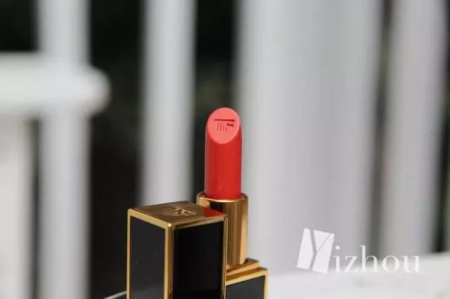 现在的美妆品的名字太太太太少儿不宜了,“一丝不挂”、“事后清晨”、Sex-Proof……