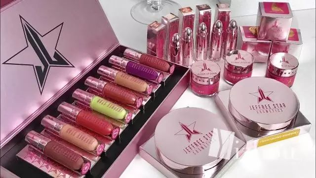 现在的美妆品的名字太太太太少儿不宜了,“一丝不挂”、“事后清晨”、Sex-Proof……