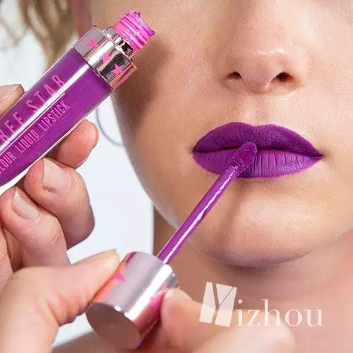 现在的美妆品的名字太太太太少儿不宜了,“一丝不挂”、“事后清晨”、Sex-Proof……