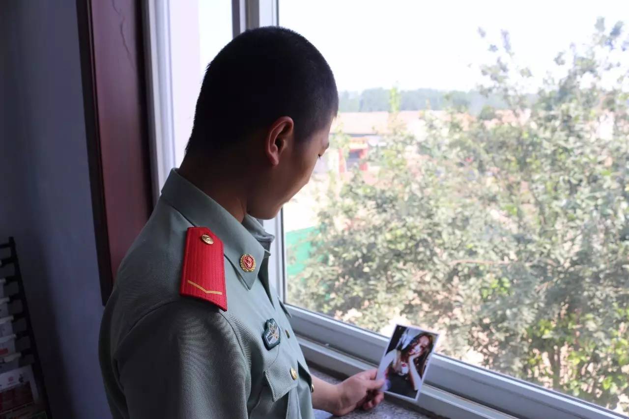 进部队女朋友怎么办,在部队想女朋友怎么发说说