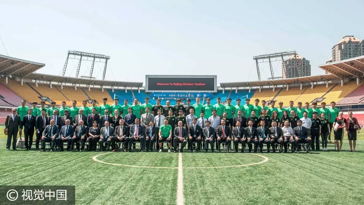 俱乐部今迎贵宾捷克总理获赠国安战袍