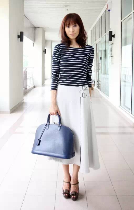 最近很火的明星lv包女,lvcapucines包