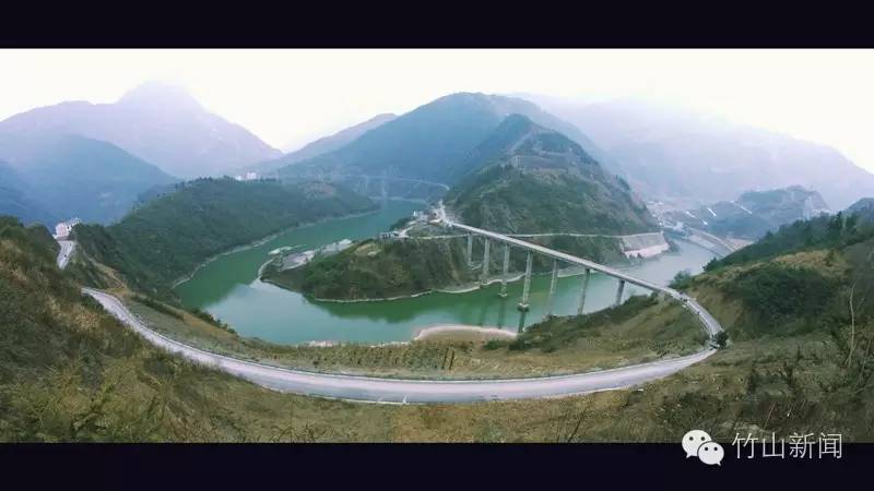 哈了哇，坐在云端往下看，这竟然是竹山啊！