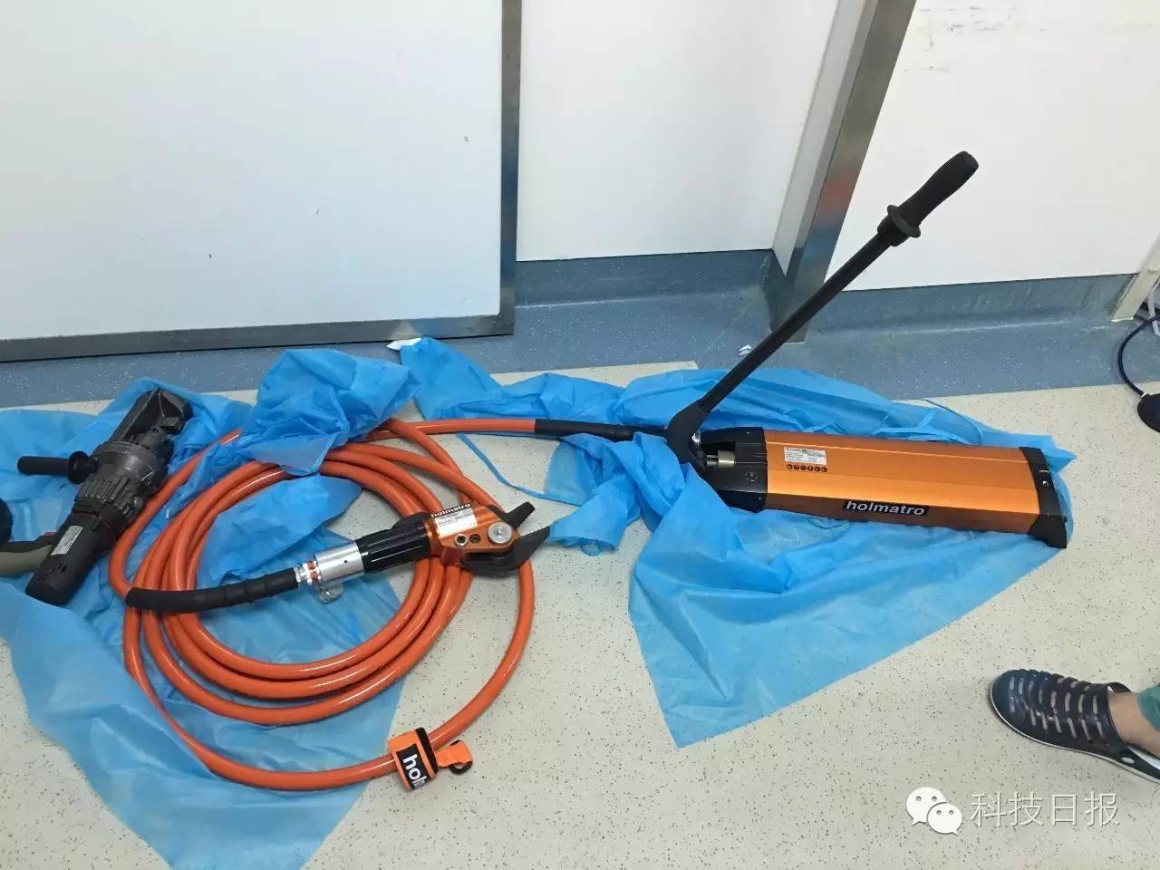 50厘米钢筋贯穿腹腔,1米长钢筋贯穿腹部