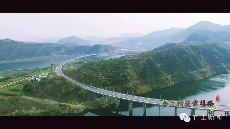 哈了哇，坐在云端往下看，这竟然是竹山啊！