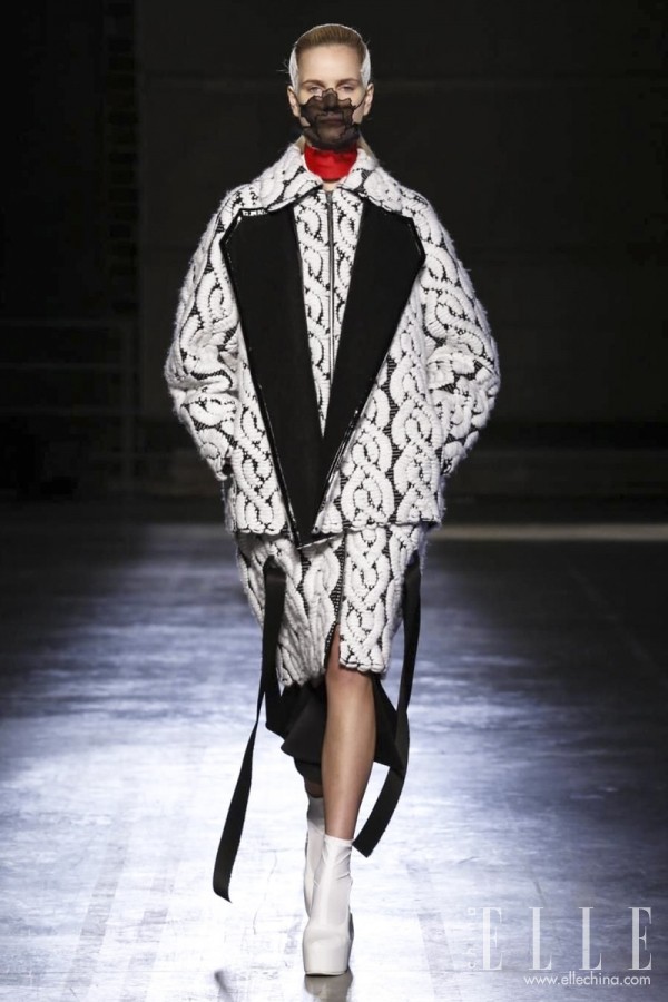 寰堟悶绗戠殑浜轰竴鐪嬪埌灏辩瑧,鐪嬭捣鏉ュ緢鎼炵瑧鐨勫鍥戒汉