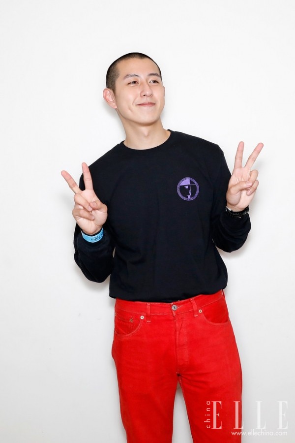 寰堟悶绗戠殑浜轰竴鐪嬪埌灏辩瑧,鐪嬭捣鏉ュ緢鎼炵瑧鐨勫鍥戒汉